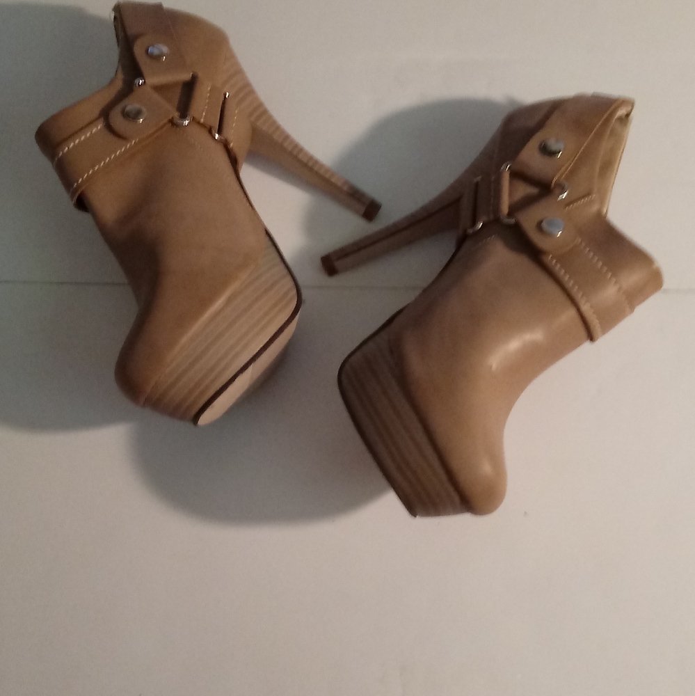 "Twisted" Heels - Picture 4 of 8